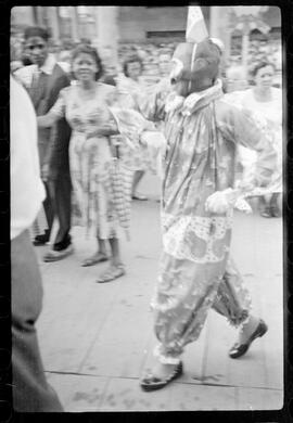Fotografia "Carnaval - R.J. (aspectos gerais) 1952" ([Local n/d] , 1952) [negativo]. / Fotógrafo(a): Equipe.  -- ITEM-0008.