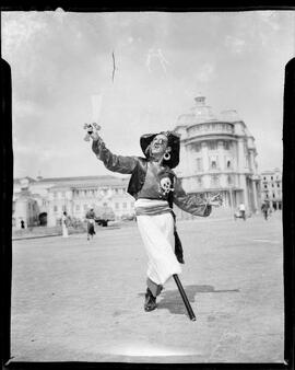 Fotografia "Carnaval - Rio de Janeiro (em geral), Reportagem Geral" ([Local n/d] , [Data n/d]) [negativo]. / Fotógrafo(a): Jean Manzon.  -- ITEM-0010.