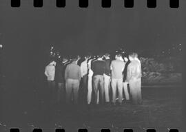 Fotografia "Família perdida no 'Bico do Papagaio'; 'ALPINISTAS' 'Buscas' - Família perdida no 'Pico do Papagaio'" ([Local n/d] , 1963) [negativo]. / Fotógrafo(a): Pedro.  -- ITEM-0002.