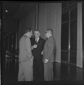 Fotografia "Jango com senadores do PSD" ([Local n/d] , 1963) [negativo]. / Fotógrafo(a): Nevile.  -- ITEM-0004.