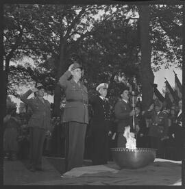 Fotografia "Festa em homenagem a Charles de Gaulier (França) [Charles de Gaulle], Reportagem Geral" ([Local n/d] , [Data n/d]) [negativo]. / Fotógrafo(a): Jean Manzon.  -- ITEM-0040.