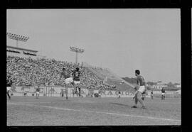 Fotografia "Campeonato Carioca de Profissionais de 63 (1° Turno) Esporte - jogo Fluminense (1 x 0) Bonsucesso" ([Local n/d] , 1963) [negativo]. / Fotógrafo(a): Democrito.  -- ITEM-0031.