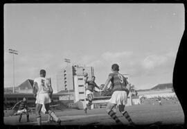 Fotografia "Futebol - RJ (Campeonato de Juvenis - 1956) - Jogo: Flamengo x Bangu, Esportes" ([Local n/d] , 1956) [negativo]. / Fotógrafo(a): Demócrito.  -- ITEM-0008.
