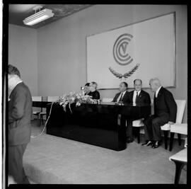 Fotografia "CONGRESSO DA LBA EM VITÓRIA ( e OUTROS ASSUNTOS); 'SEMINÁRIO REGIONAL DA L.B.A' 'LEGIÃO BRASILEIRA DE ASSISTÊNCIA' VITÓRIA - Congresso da LBA e outras reportagens sob a presidência da Sa. Maria Teresa Goulart, e representantes de todo país, realiza-se em Vitória o Seminário Regional da LBA (IV)" ([Local n/d] , 1963) [negativo]. / Fotógrafo(a): David Halfon; Part..  -- ITEM-0031.