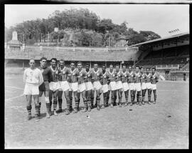 Fotografia "Futebol - R.J. (Equipe do Fluminense, 1952), Seção: Esportes" ([Local n/d] , 1952) [negativo]. / Fotógrafo(a): Equipe.  -- ITEM-0069.