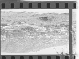 Fotografia "Vista Geral da 'INVERNADA DE OLARIA" ([Local n/d] , 1963) [negativo]. / Fotógrafo(a): Ribeiro.  -- ITEM-0011.