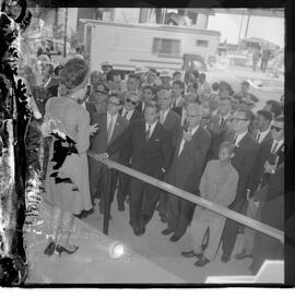 Fotografia "Visita de Jango a Exposição Americana; 'ALIADOS NO PROGRESSO' (EXPOSIÇÃO) EUA. Vista [Visita] do Presidente Jango e Exposição Americana na Quinta Bôa Vista" ([Local n/d] , 1963) [negativo]. / Fotógrafo(a): Ferreira.  -- ITEM-0011.