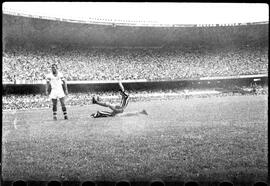 Fotografia "Futebol - R.J. (Campeonato Carioca - Jogo Botafogo x Fluminense), Seção: Esportes" ([Local n/d] , [Data n/d]) [negativo]. / Fotógrafo(a): Equipe.  -- ITEM-0088.