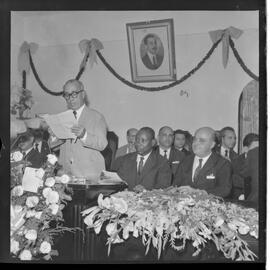 Fotografia "UNIÃO DOS SERVIDORES DO ESTADO DA GUANABARA' POSSE DA NOVA DIRETORIA DA USEG" ([Local n/d] , 1963) [negativo]. / Fotógrafo(a): Roberto.  -- ITEM-0002.