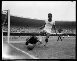 Fotografia "Esporte - Futebol - América x Bangú" ([Local n/d] , [Data n/d]) [negativo]. / Fotógrafo(a): Equipe.  -- ITEM-0009.