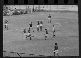 Fotografia "Campeonato Carioca de Profissionais de 63 (1° Turno) Esporte - jogo Fluminense (1 x 0) Bonsucesso" ([Local n/d] , 1963) [negativo]. / Fotógrafo(a): Democrito.  -- ITEM-0059.