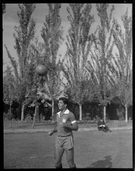 Fotografia "Futebol - Chile" ([Local n/d] , [Data n/d]) [negativo]. / Fotógrafo(a): [Autoria n/d].  -- ITEM-0013.