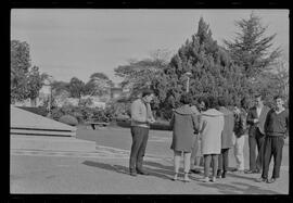 Fotografia "Rep. pelo SUL DO BRASIL (ESPECIAL); 'REPORTAGEM ESPECIAL DE 'UH' 'CONTRABANDO DE ARMAS, Em S. PAULO, SANTA CATARINA, RIO GRANDE DO SUL ETC...' Reportagem feita pela equipe de 'UH'), Reportagem de Amado Ribeiro" ([Local n/d] , 1963) [negativo]. / Fotógrafo(a): Paulo Reis.  -- ITEM-0028.