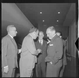 Fotografia "Jango com senadores do PSD" ([Local n/d] , 1963) [negativo]. / Fotógrafo(a): Nevile.  -- ITEM-0005.