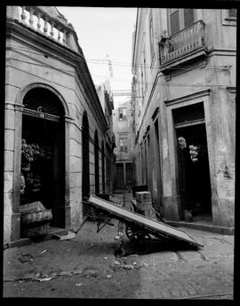 Fotografia "Vistas - Rio de Janeiro (Rio Antigo), Reportagem Geral" ([Local n/d] , [Data n/d]) [negativo]. / Fotógrafo(a): Ernani Contursi.  -- ITEM-0003.