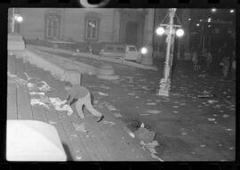 Fotografia "Conflitos' Conflitos - Passeatas - Polícia militar agride povo na Leopoldina - á favor das reformas de bases" ([Local n/d] , 1963) [negativo]. / Fotógrafo(a): Paulo; Venê; André; Alvaro; Pinto.  -- ITEM-0017.