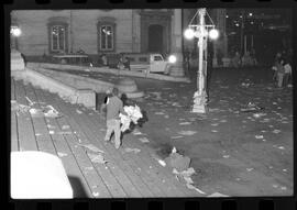 Fotografia "Conflitos' Conflitos - Passeatas - Polícia militar agride povo na Leopoldina - á favor das reformas de bases" ([Local n/d] , 1963) [negativo]. / Fotógrafo(a): Paulo; Venê; André; Alvaro; Pinto.  -- ITEM-0061.