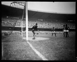 Fotografia "Esporte - Futebol América x Botafogo" ([Local n/d] , [Data n/d]) [negativo]. / Fotógrafo(a): Domingos.  -- ITEM-0003.