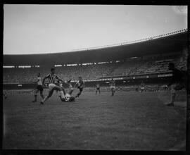 Fotografia "Esporte - Botafogo x Vasco" ([Local n/d] , [Data n/d]) [negativo]. / Fotógrafo(a): [Autoria n/d].  -- ITEM-0003.