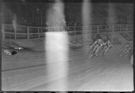 Fotografia "Futebol - R.J. (Equipe do Fluminense, 1952), Seção: Esportes" ([Local n/d] , 1952) [negativo]. / Fotógrafo(a): Equipe.  -- ITEM-0057.