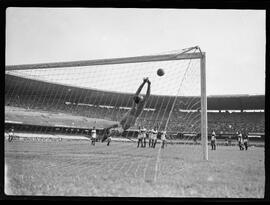 Fotografia "Futebol - 'Copa Rio', Esportes" ([Local n/d] , [Data n/d]) [negativo]. / Fotógrafo(a): Equipe.  -- ITEM-0023.