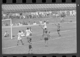 Fotografia "Campeonato Carioca de Profissionais de 63 (1° Turno) Esporte - jogo Fluminense (1 x 0) Bonsucesso" ([Local n/d] , 1963) [negativo]. / Fotógrafo(a): Democrito.  -- ITEM-0089.