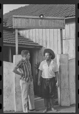 Fotografia "Rep. pelo SUL DO BRASIL (ESPECIAL); 'REPORTAGEM ESPECIAL DE 'UH' 'CONTRABANDO DE ARMAS, Em S. PAULO, SANTA CATARINA, RIO GRANDE DO SUL ETC...' Reportagem feita pela equipe de 'UH'), Reportagem de Amado Ribeiro" ([Local n/d] , 1963) [negativo]. / Fotógrafo(a): Paulo Reis.  -- ITEM-0036.