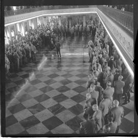 Fotografia "Ministério da Guerra' Entrega de Espadas aos novos generais. Alfredo Pinheiro, Joaquim de Melo Camarinha, Napoleão Nobre e Luis Lopes de Miranda etc...com a presença do Gal. José Machado Lopes), Reportagem de Sonia" ([Local n/d] , 1963) [negativo]. / Fotógrafo(a): Rodolpho.  -- ITEM-0010.