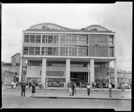 Fotografia "Última Hora' (edifício) fachada, Reportagem Geral" ([Local n/d] , [Data n/d]) [negativo]. / Fotógrafo(a): Equipe.  -- ITEM-0002.