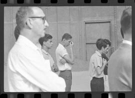 Fotografia "Concentração do Vasco da Gama e Fluminense, Reportagem de Esporte" ([Local n/d] , 1963) [negativo]. / Fotógrafo(a): Demócrito.  -- ITEM-0007.