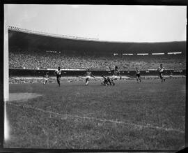 Fotografia "Esporte - Botafogo x Vasco" ([Local n/d] , [Data n/d]) [negativo]. / Fotógrafo(a): [Autoria n/d].  -- ITEM-0004.