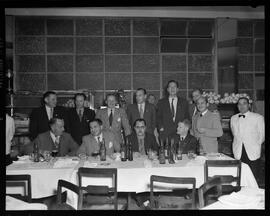 Fotografia "Esporte - Futebol - Juízes suecos em São Paulo" ([Local n/d] , [Data n/d]) [negativo]. / Fotógrafo(a): Ernani Contursi.  -- ITEM-0001.