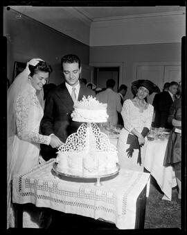 Fotografia "Casamento do redator Miranda Jordão" ([Local n/d] , [Data n/d]) [negativo]. / Fotógrafo(a): Demócrito.  -- ITEM-0002.