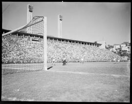 Fotografia "Esporte em São Paulo" ([Local n/d] , 1951) [negativo]. / Fotógrafo(a): Contursi.  -- ITEM-0007.