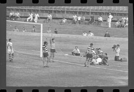 Fotografia "Campeonato Carioca de Profissionais de 63 (1° Turno) Esporte - jogo Fluminense (1 x 0) Bonsucesso" ([Local n/d] , 1963) [negativo]. / Fotógrafo(a): Democrito.  -- ITEM-0036.