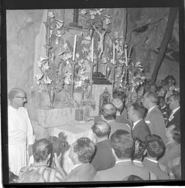 Fotografia "Usina Hidrelétrica Presidente João Goulart' Jango em Bom Jesus da Lapa (baía) por ocasião da inauguração da Uzina [Usina] Hidrelétrica 'Presid. Jango'" ([Local n/d] , 1963) [negativo]. / Fotógrafo(a): Neville.  -- ITEM-0011.