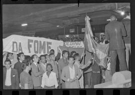 Fotografia "Conflitos' Conflitos - Passeatas - Polícia militar agride povo na Leopoldina - á favor das reformas de bases" ([Local n/d] , 1963) [negativo]. / Fotógrafo(a): Paulo; Venê; André; Alvaro; Pinto.  -- ITEM-0032.