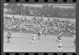 Fotografia "Campeonato Carioca de Profissionais de 63 (1° Turno) Esporte - jogo Fluminense (1 x 0) Bonsucesso" ([Local n/d] , 1963) [negativo]. / Fotógrafo(a): Democrito.  -- ITEM-0042.