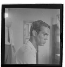 Fotografia "Zona Norte: Prisão de 'Transviados'; JUVENTUDE TRANSVIADA DO MEYER PRESO O ' REI DA MACONHA MISTO DE FUNCIONARIO PUBLICO- ADIR ASSIS OU ADACIE ASSIS, Reportagem de Amado Ribeiro" ([Local n/d] , 1962) [negativo]. / Fotógrafo(a): Luiz Santos.  -- ITEM-0004.