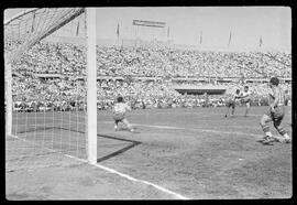 Fotografia "Futebol - Chile (Campeonato Mundial 1952) Brasil x Panamá, Repórter: Equipe, Esportes" ([Local n/d] , 1952) [negativo]. / Fotógrafo(a): José Casal.  -- ITEM-0003.