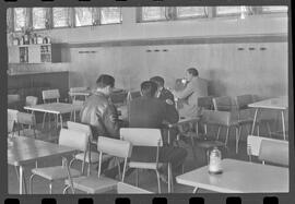 Fotografia "Rep. pelo SUL DO BRASIL (ESPECIAL); 'REPORTAGEM ESPECIAL DE 'UH' 'CONTRABANDO DE ARMAS, Em S. PAULO, SANTA CATARINA, RIO GRANDE DO SUL ETC...' Reportagem feita pela equipe de 'UH'), Reportagem de Amado Ribeiro" ([Local n/d] , 1963) [negativo]. / Fotógrafo(a): Paulo Reis.  -- ITEM-0057.