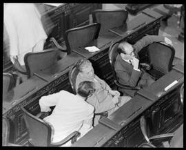 Fotografia "Parlamento - Brasil (Câmara dos Deputados) (plenário), Reportagem Geral" ([Local n/d] , [Data n/d]) [negativo]. / Fotógrafo(a): Jean Manzon.  -- ITEM-0006.