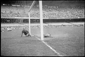 Fotografia "Futebol - Jogo - Botafogo x América" ([Local n/d] , [Data n/d]) [negativo]. / Fotógrafo(a): José Casal.  -- ITEM-0028.
