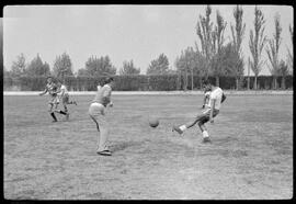 Fotografia "Futebol, treino do Selecionado Brasileiro no Chile" ([Local n/d] , [Data n/d]) [negativo]. / Fotógrafo(a): [Autoria n/d].  -- ITEM-0033.