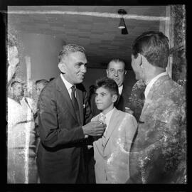 Fotografia "Banquete oferecido por 'UH' ao Vasco da Gama, super-campeão carioca de 1958, Esportes" ([Local n/d] , 1958) [negativo]. / Fotógrafo(a): Equipe.  -- ITEM-0011.