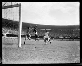 Fotografia "Esportes - Futebol - Diversos" ([Local n/d] , [Data n/d]) [negativo]. / Fotógrafo(a): [Autoria n/d].  -- ITEM-0009.