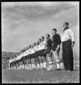 Fotografia "Futebol - Chile (diversos jogos no Brasil), Esportes" ([Local n/d] , [Data n/d]) [negativo]. / Fotógrafo(a): Manzon.  -- ITEM-0008.