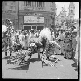 Fotografia "Carnaval - Pernambuco (em geral) 1952" ([Local n/d] , 1952) [negativo]. / Fotógrafo(a): Equipe.  -- ITEM-0001.