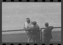 Fotografia "FLUMINENSE F.C.' Treino do Fluminense, Reportagem de Esporte" ([Local n/d] , 1963) [negativo]. / Fotógrafo(a): Democrito.  -- ITEM-0021.