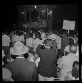 Fotografia "COMANDO GERAL DOS TRABALHADORES' (CGT) Comício da CGT com a presença do deputado Bocayuva Cunha), Reportagem de Antonio Carlos" ([Local n/d] , 1963) [negativo]. / Fotógrafo(a): Paulo André.  -- ITEM-0009.